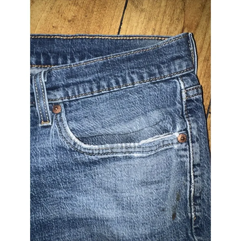 Levis button vibe